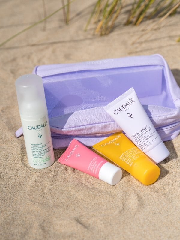 3522936028325 Summer Pouch Lifestyle 2 scaled